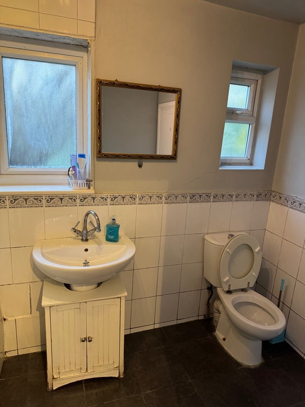 Room Walpole Road in Greater London
