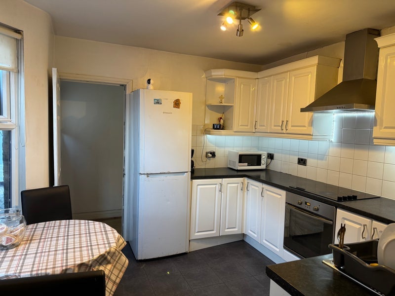Room Walpole Road in Greater London