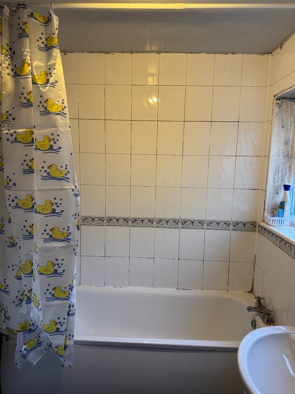 Room Walpole Road in Greater London