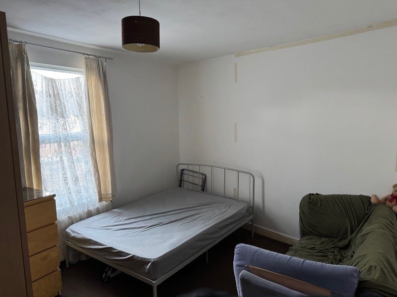 Room Walpole Road in Greater London