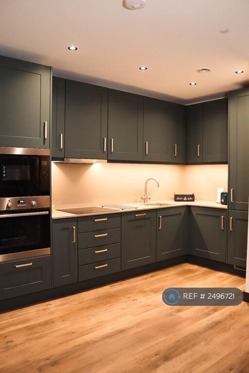 Flat Caxton Road in Greater London