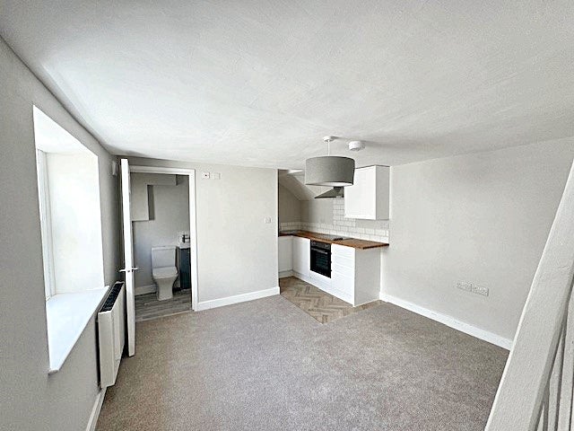 Flat Gloucester Place in Cheltenham