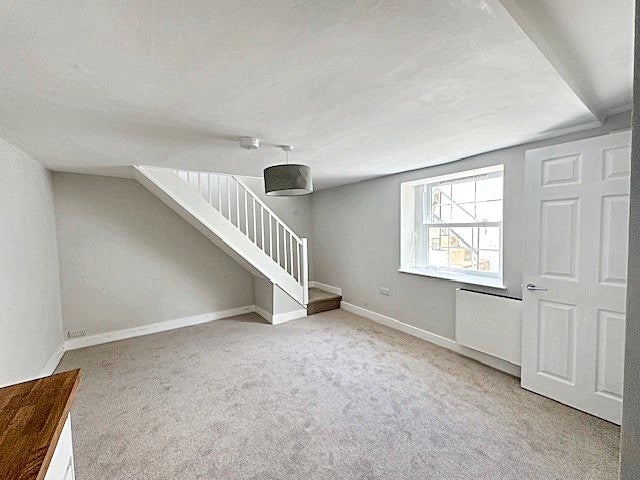 Flat Gloucester Place in Cheltenham
