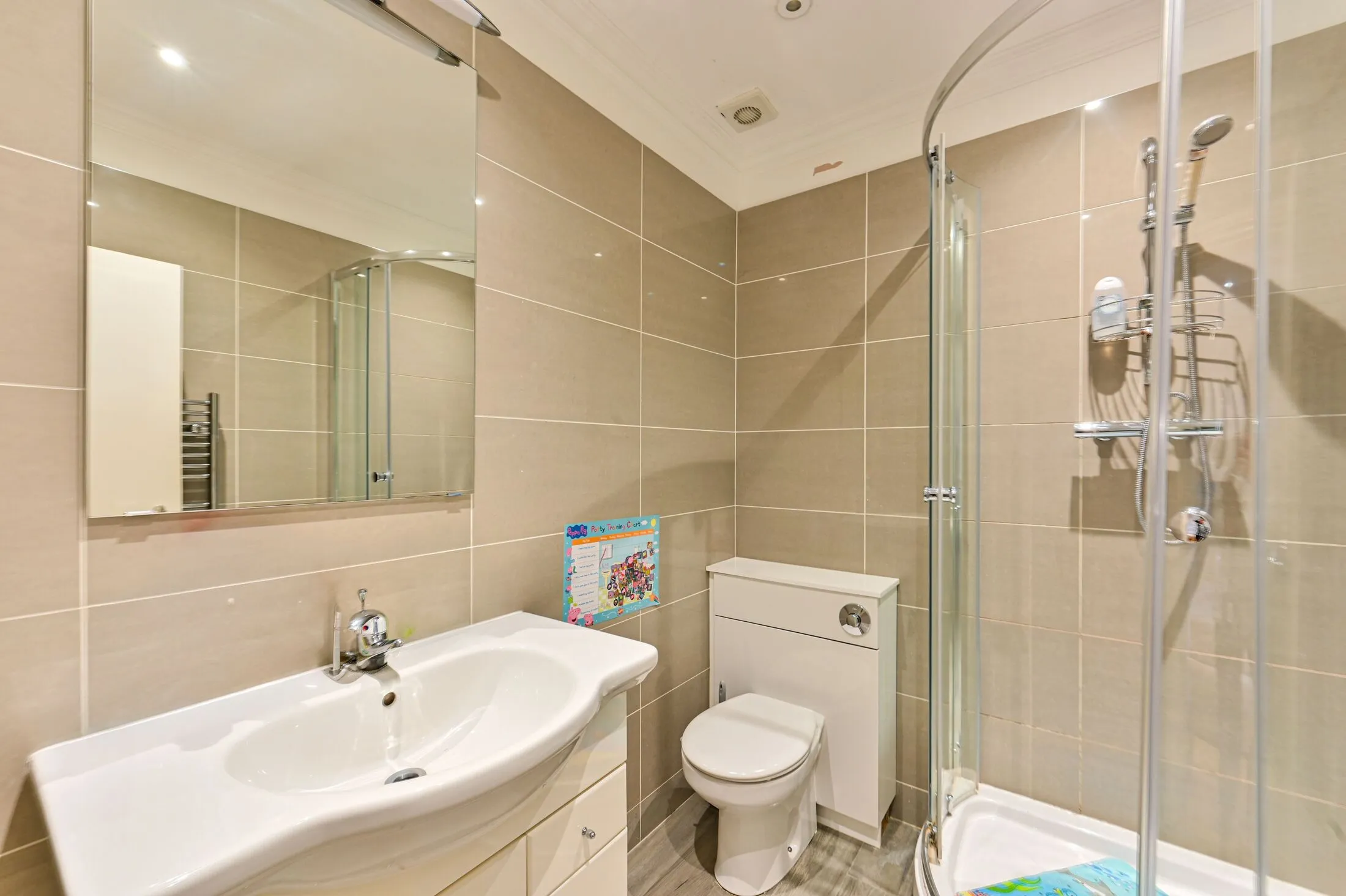Flat Radipole Road in Greater London