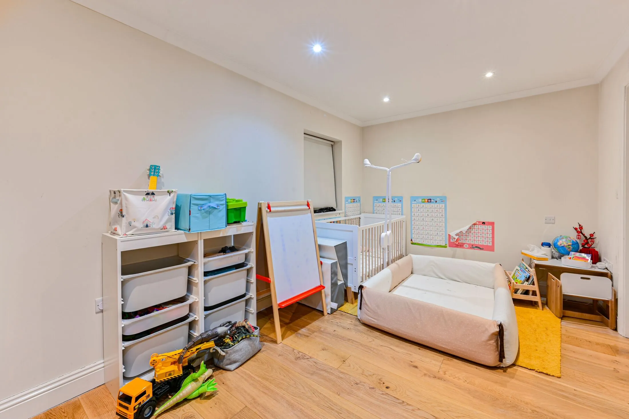 Flat Radipole Road in Greater London