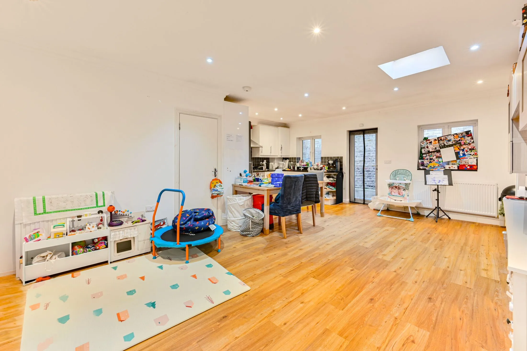 Flat Radipole Road in Greater London