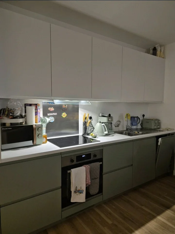 Room Station Road in Greater London