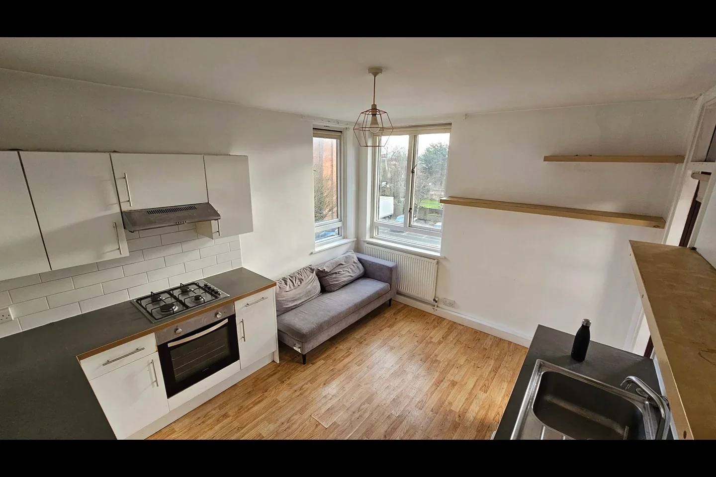 Flat Muston Road in Greater London