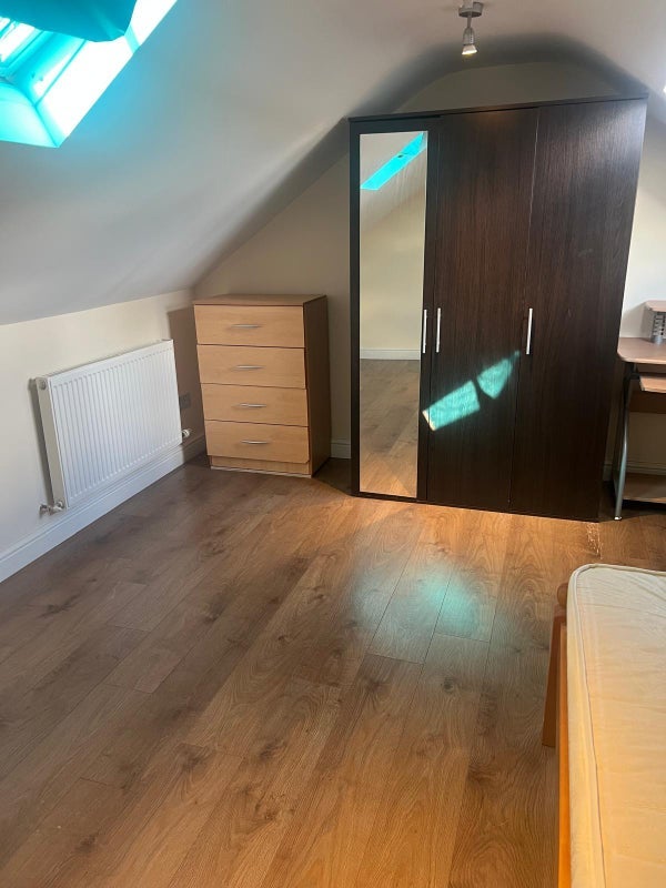Room Farrant Avenue in Greater London