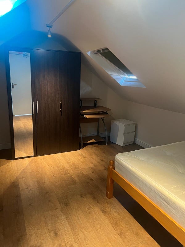 Room Farrant Avenue in Greater London
