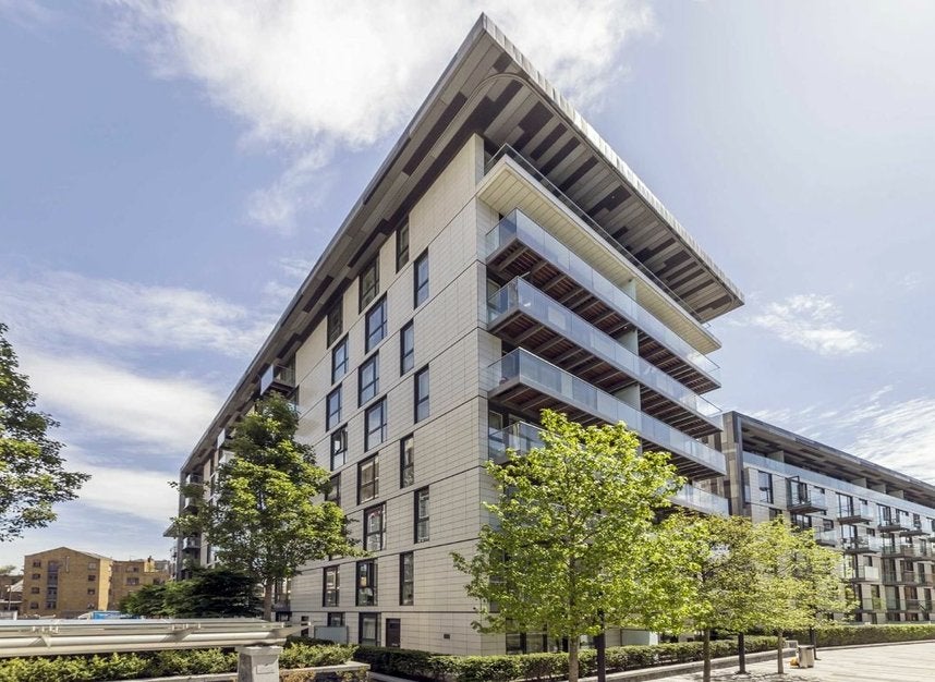 Flat Bridle Mews in Greater London