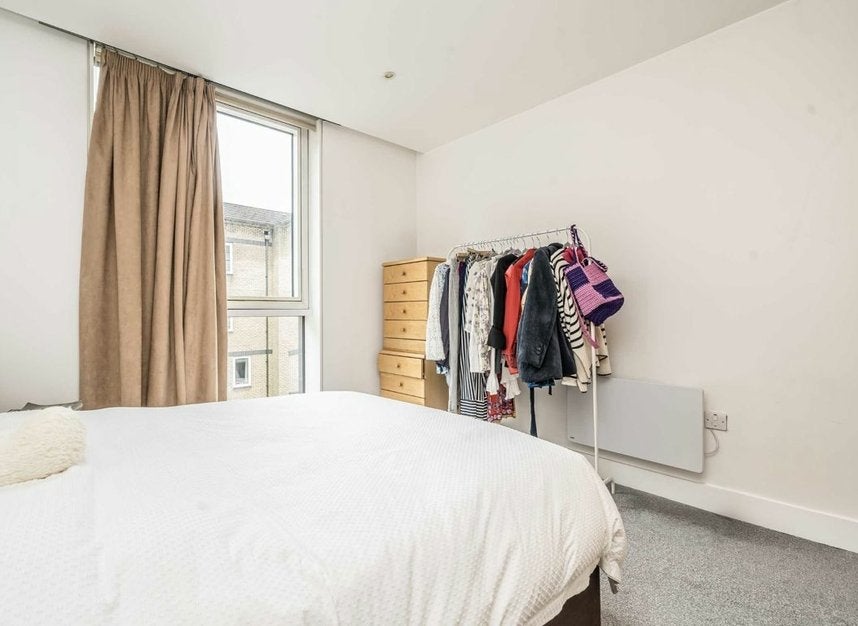 Flat Bridle Mews in Greater London