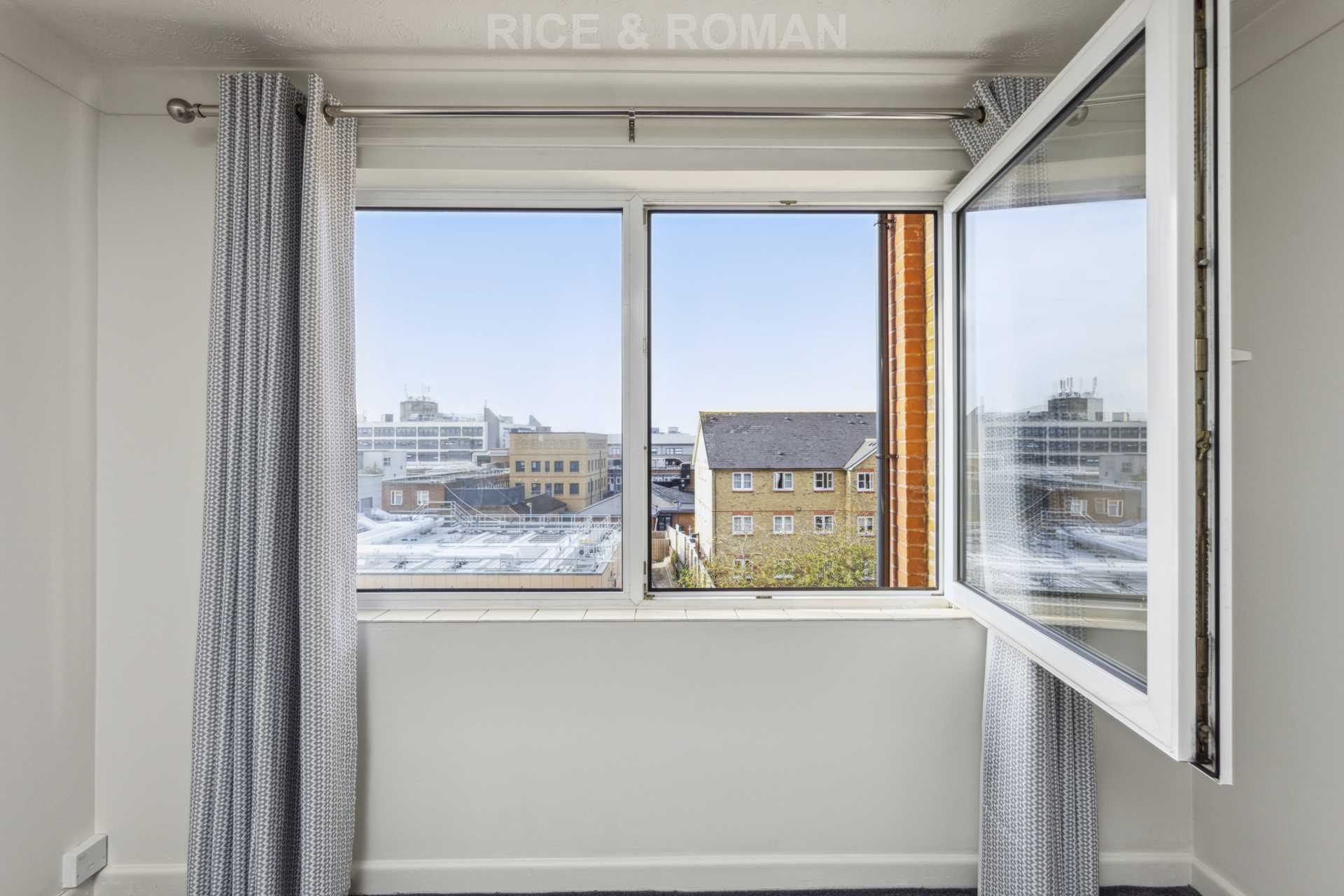 Flat Galsworthy Road in Greater London