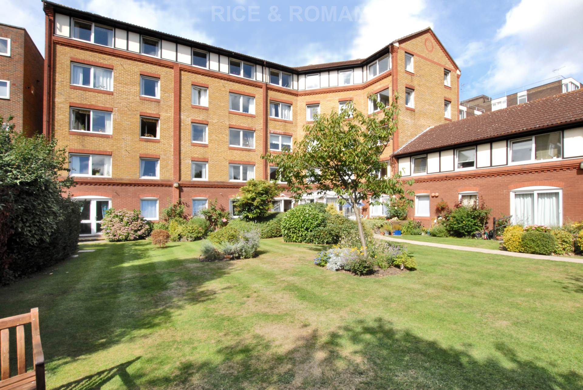 Flat Galsworthy Road in Greater London