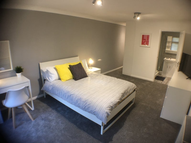 Room Crockham Close in Crawley