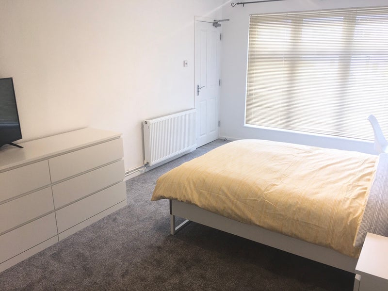 Room Crockham Close in Crawley