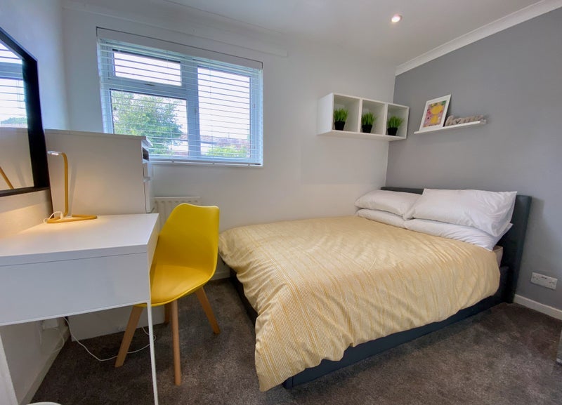 Room Crockham Close in Crawley