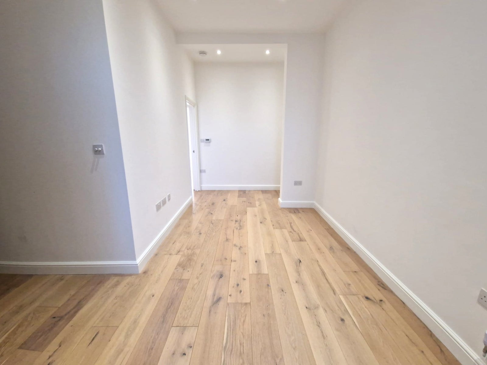 Flat Richborough Road in Greater London
