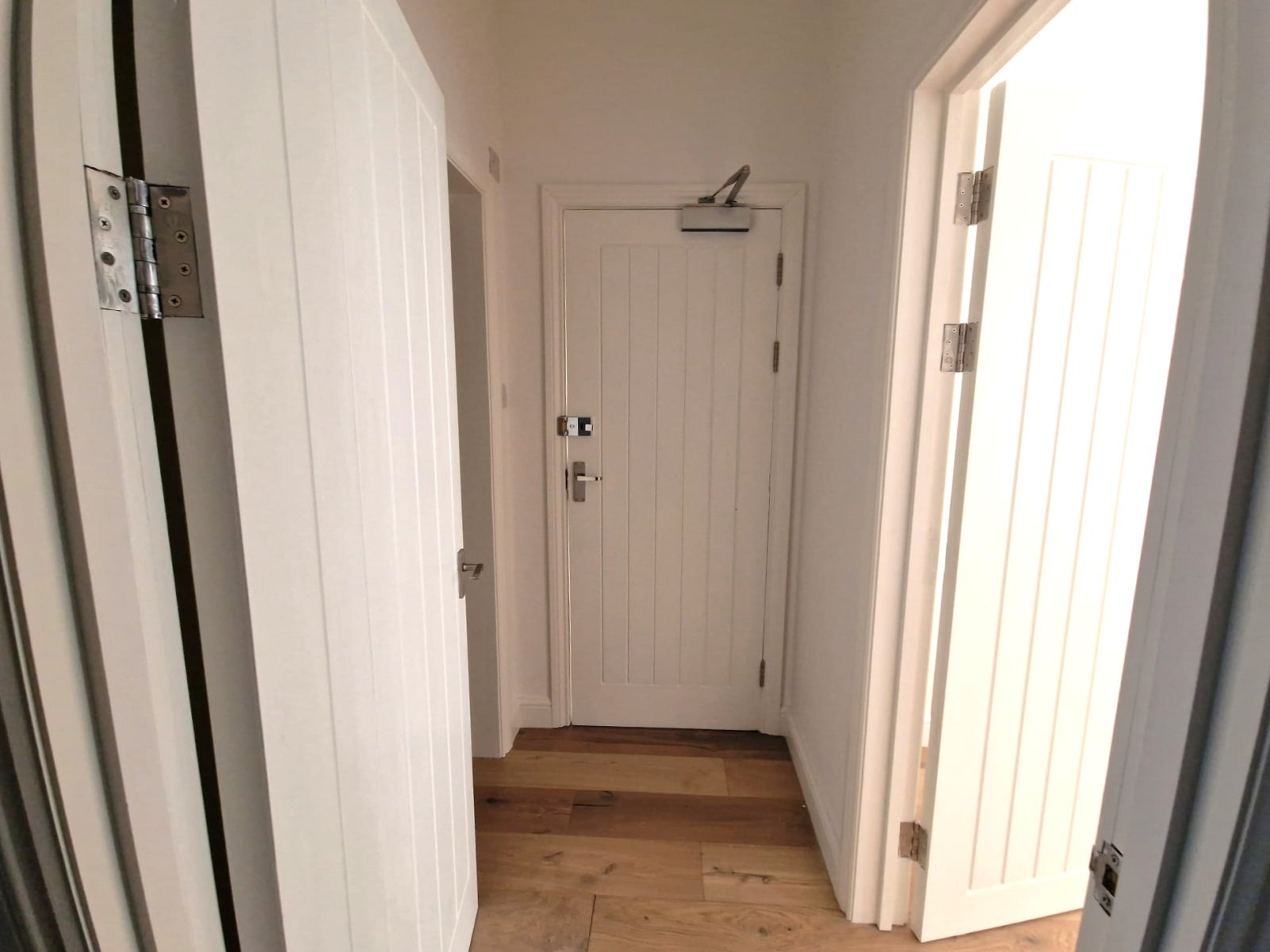 Flat Richborough Road in Greater London