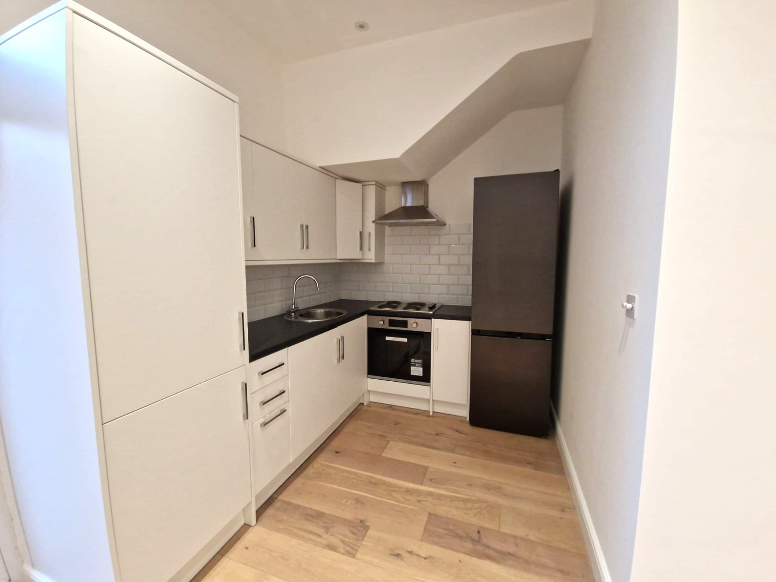 Flat Richborough Road in Greater London