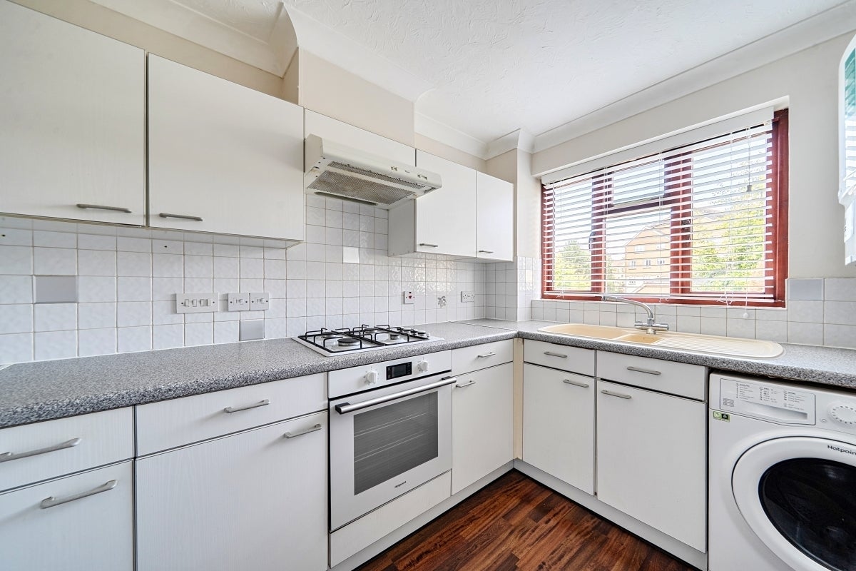 Flat St Annes Rise in Reigate and Banstead