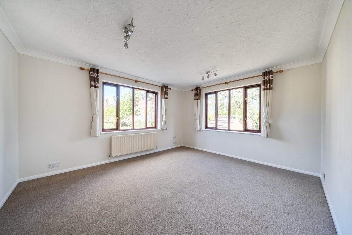Flat St Annes Rise in Reigate and Banstead