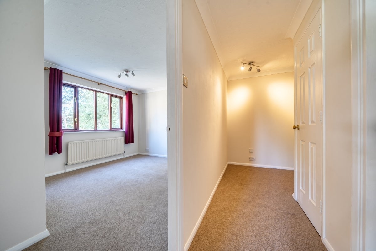 Flat St Annes Rise in Reigate and Banstead