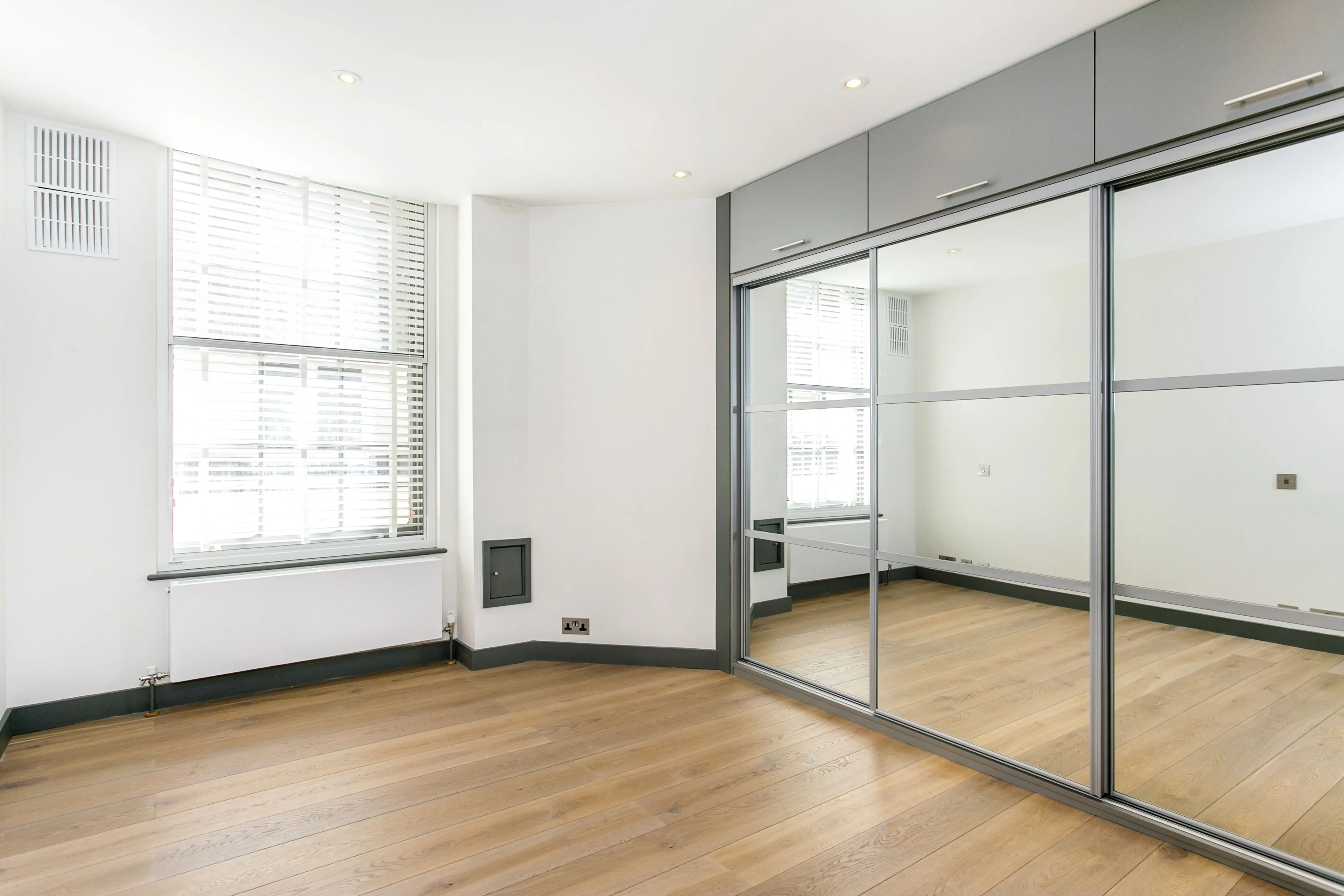 Flat Rupert Court in City of Westminster