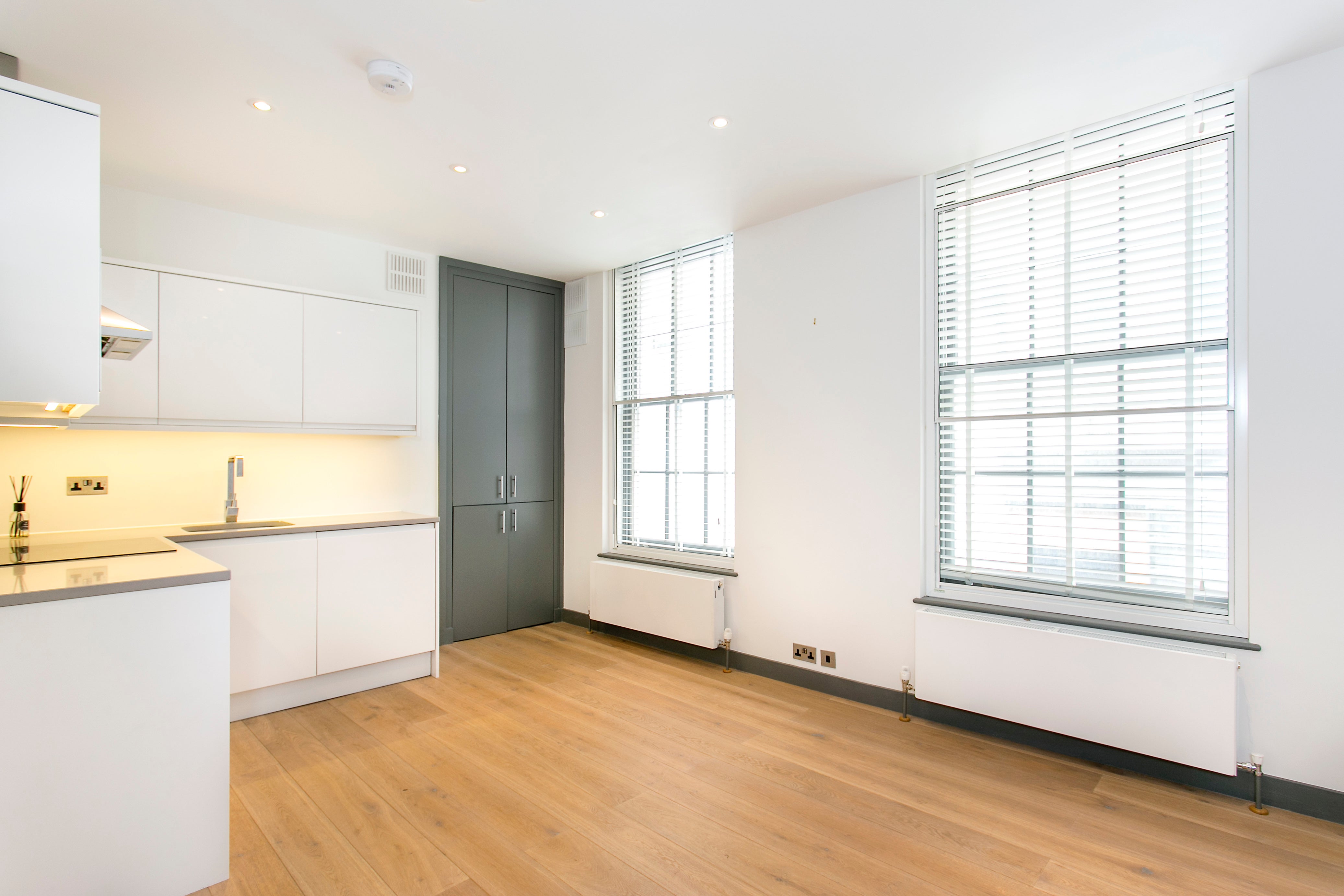 Flat Rupert Court in City of Westminster