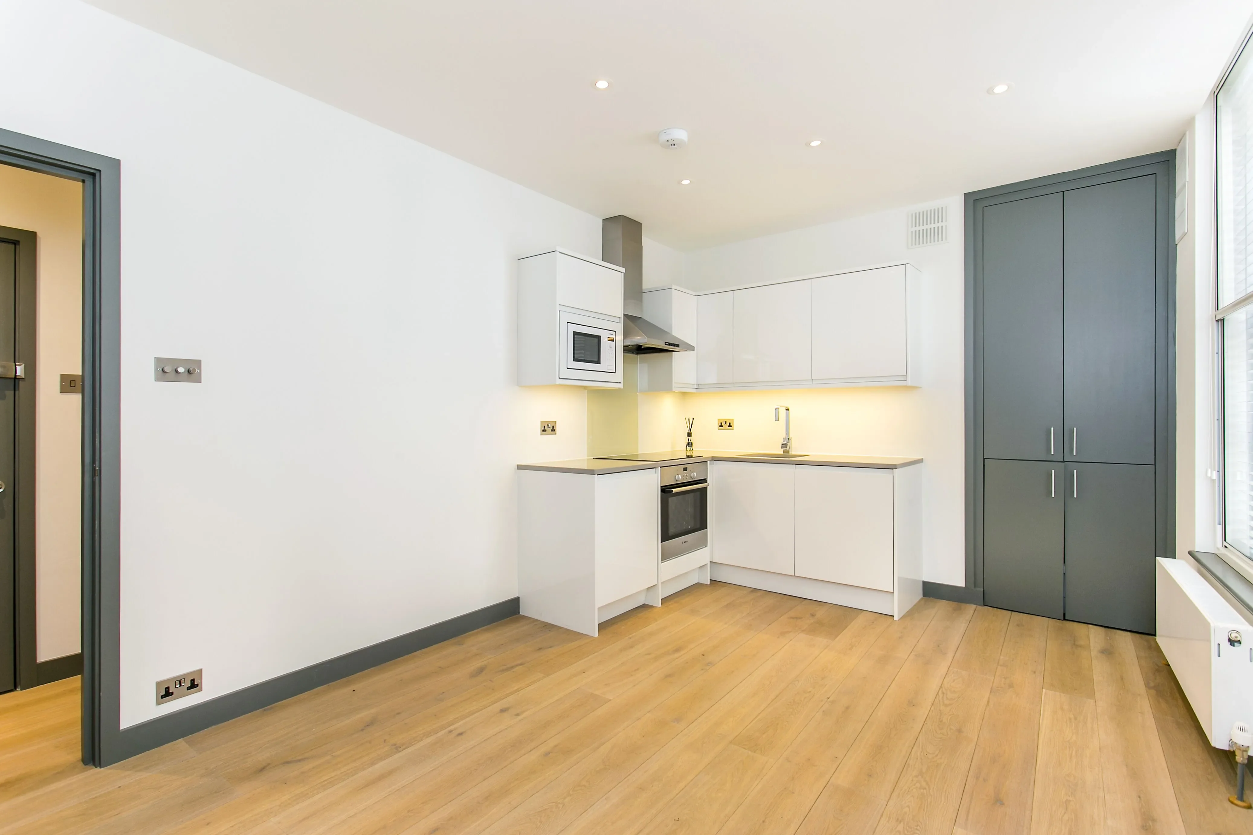 Flat Rupert Court in City of Westminster