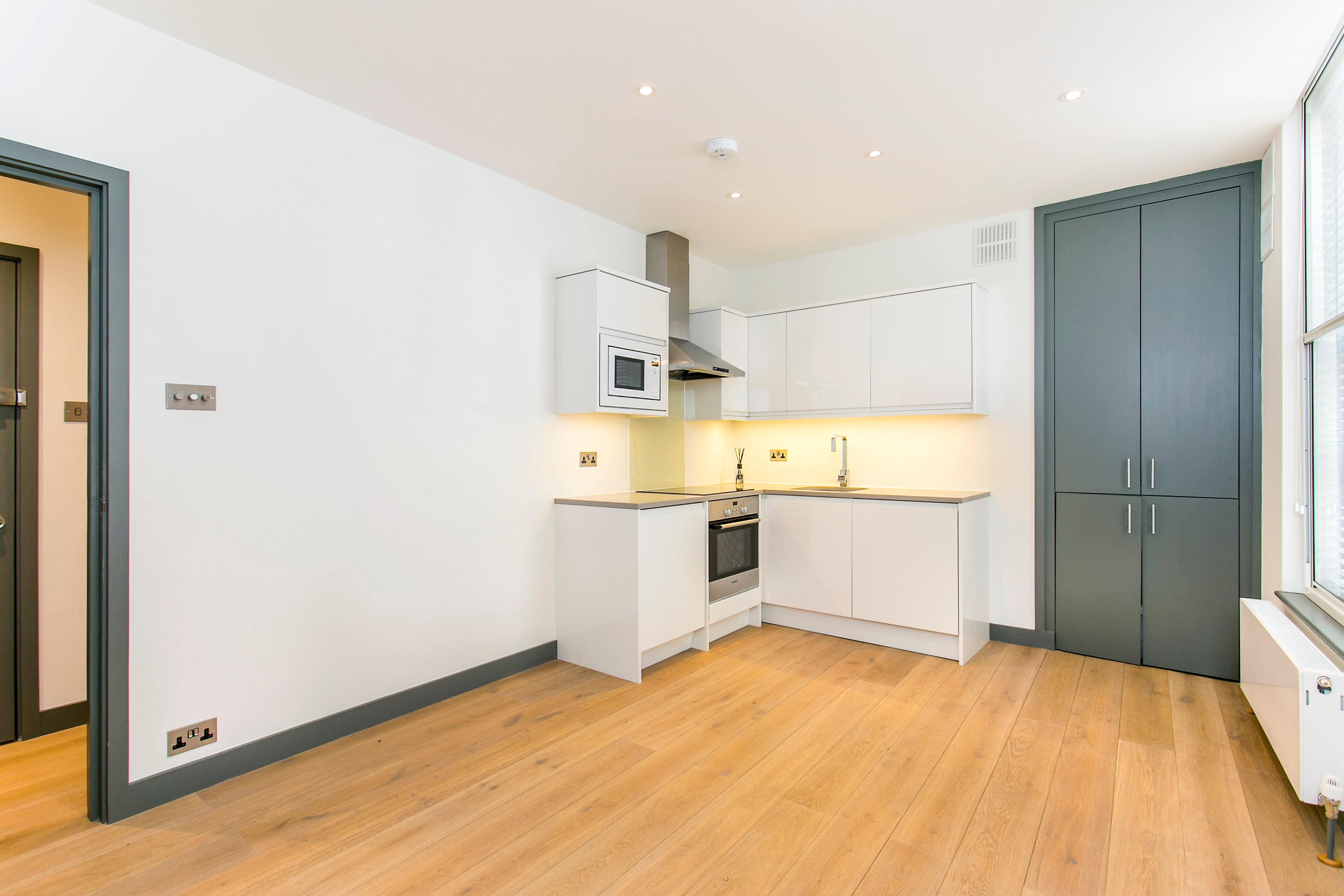 Flat Rupert Court in City of Westminster