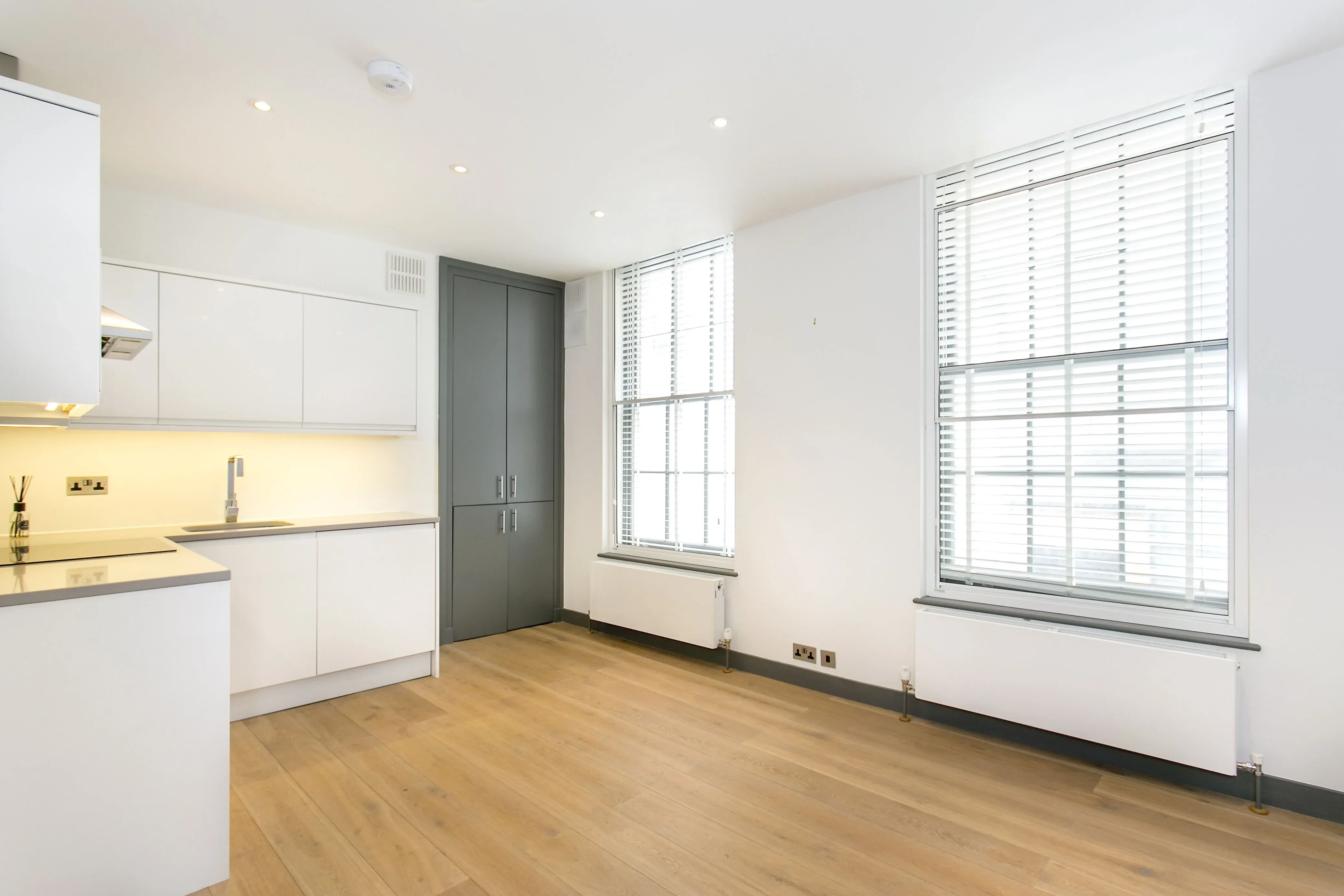 Flat Rupert Court in City of Westminster