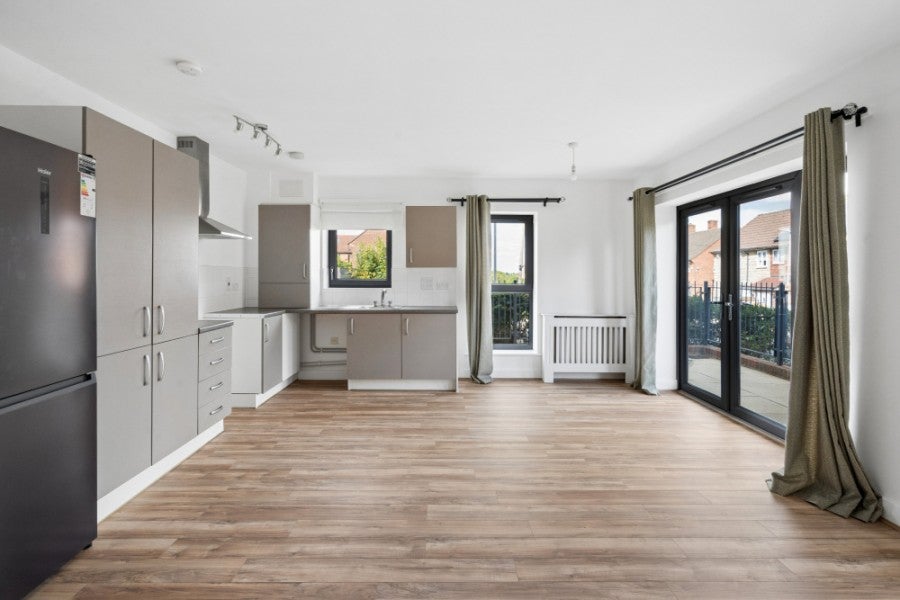 Flat Ferndown Road in Three Rivers
