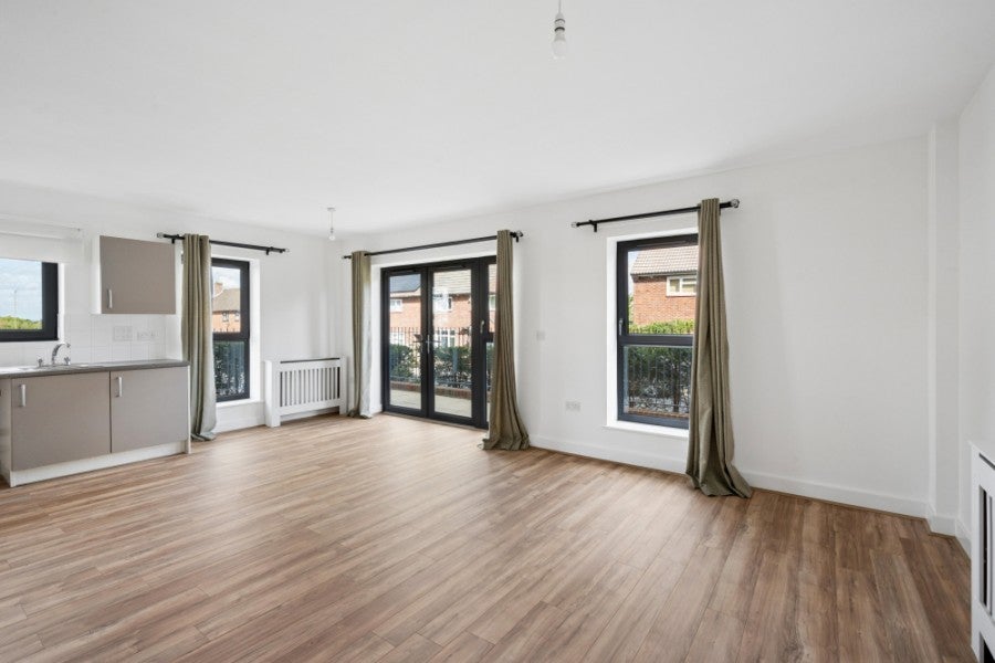 Flat Ferndown Road in Three Rivers