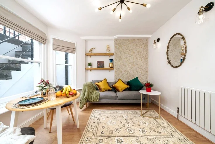 Flat Comeragh Road in Greater London