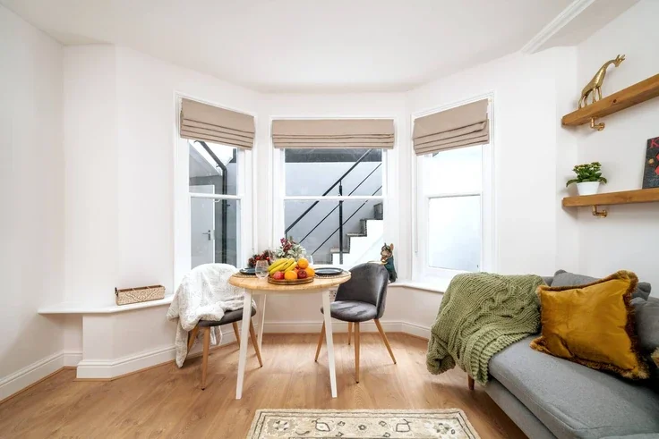 Flat Comeragh Road in Greater London