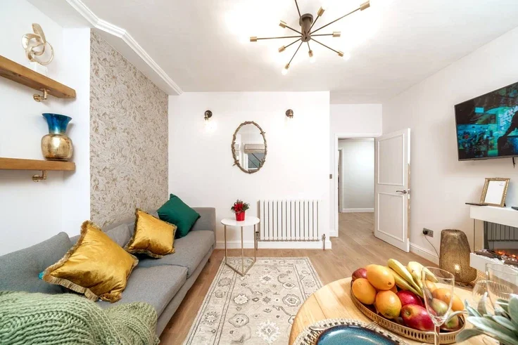 Flat Comeragh Road in Greater London