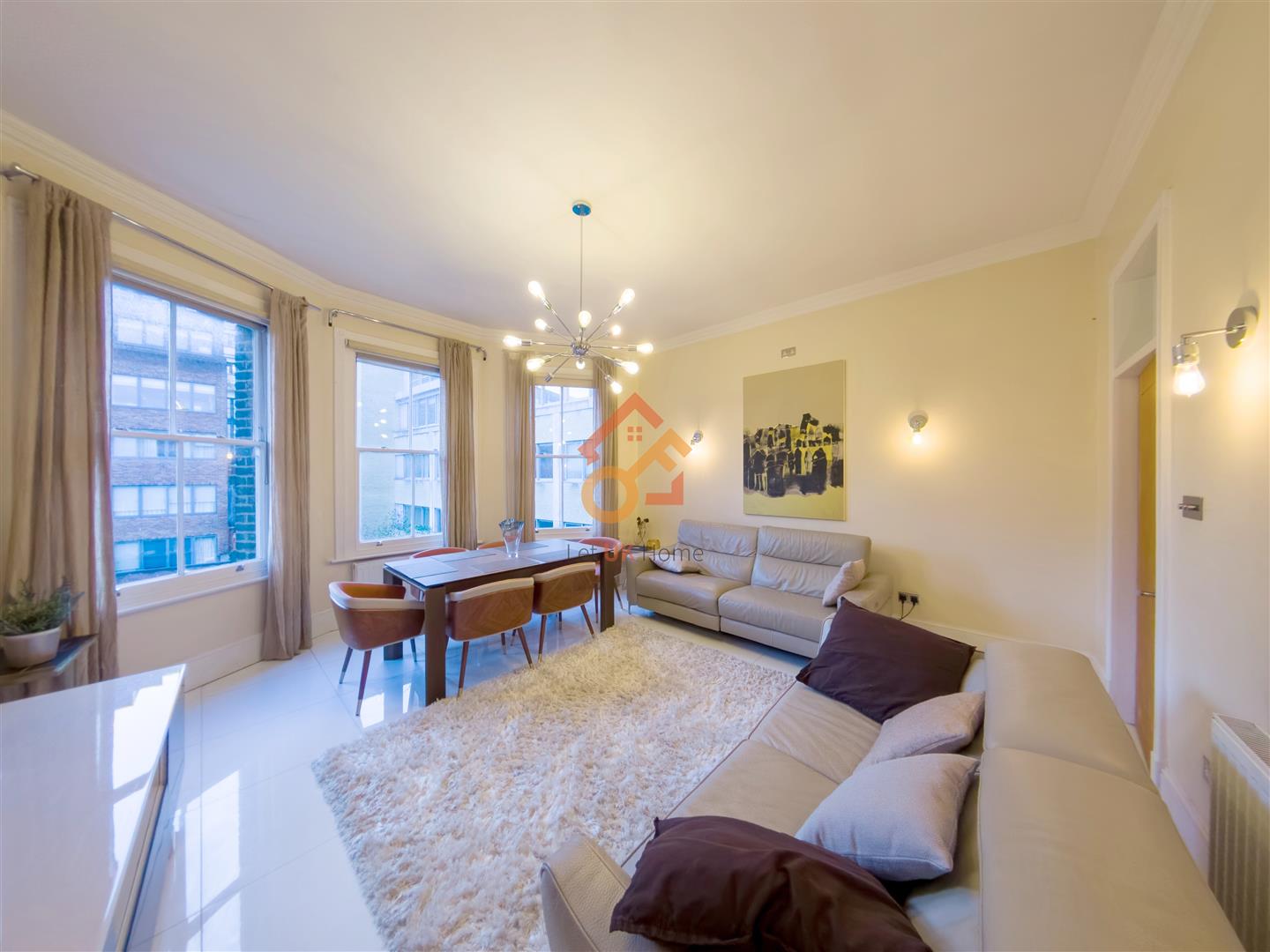 Flat Kensington High Street in Greater London
