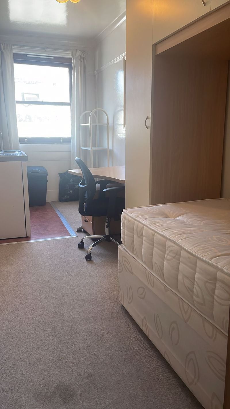 Room Collingham Road in Greater London