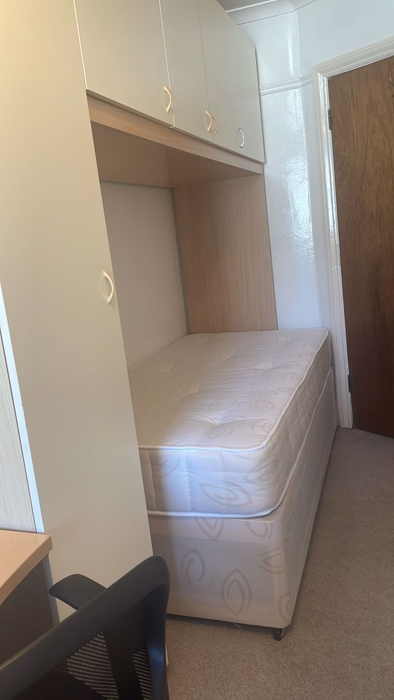Room Collingham Road in Greater London