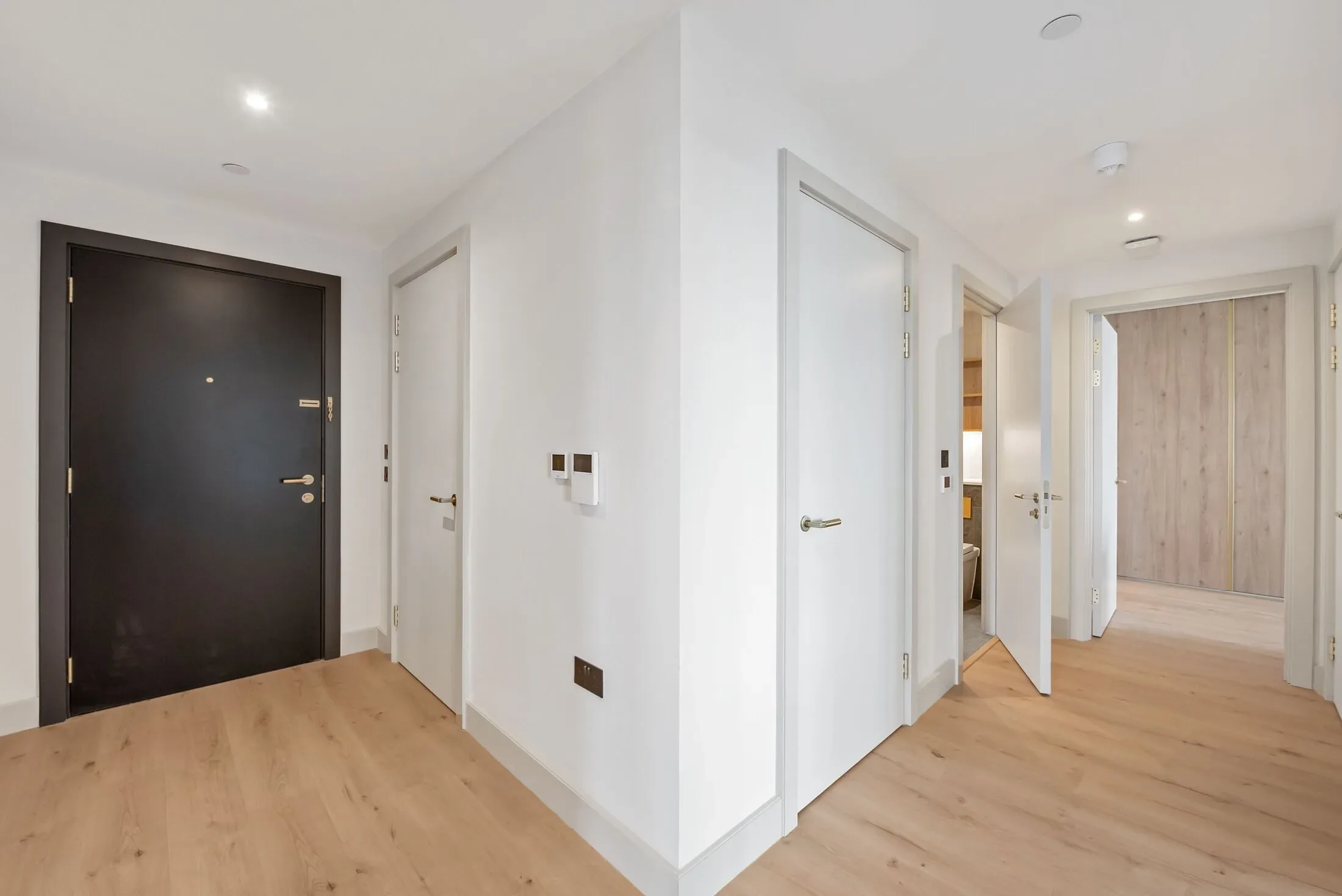 Flat Caversham Road in Greater London