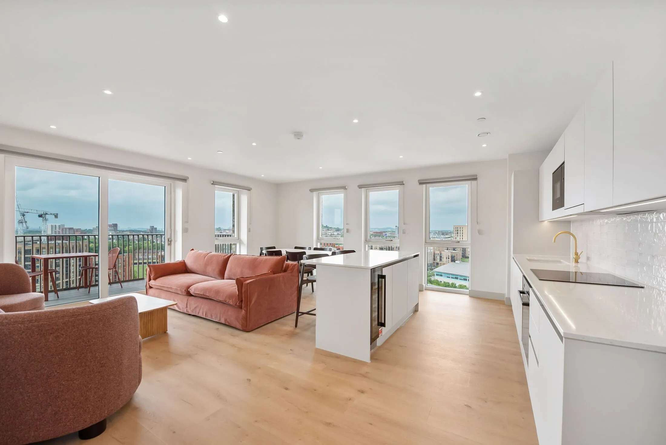 Flat Caversham Road in Greater London