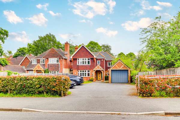 House Glaziers Lane in Guildford