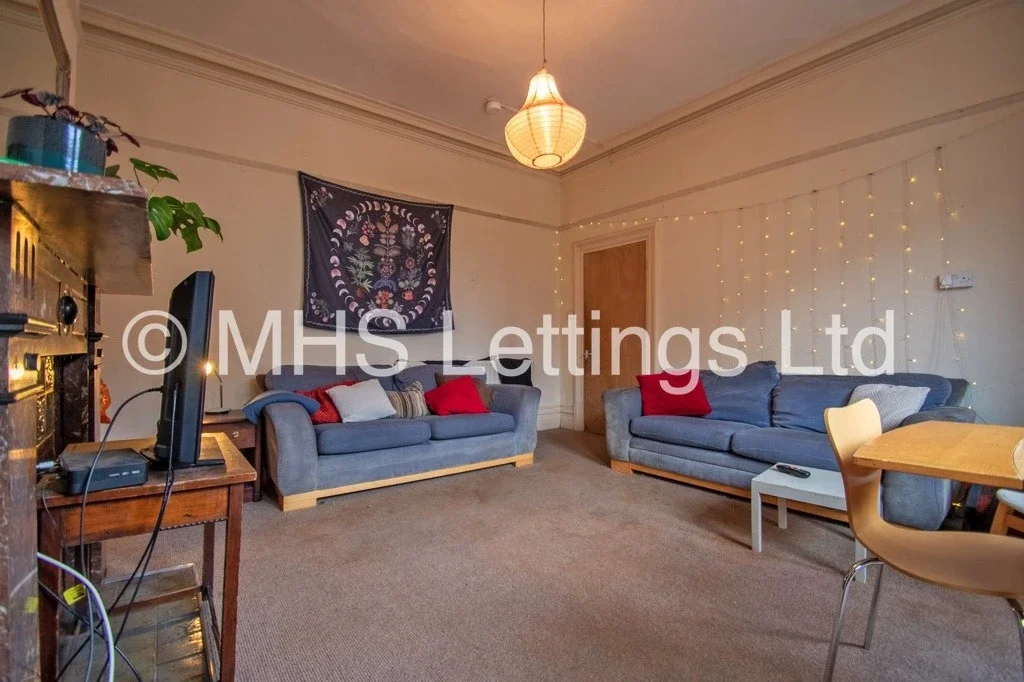 Flat Regent Park Avenue in Leeds