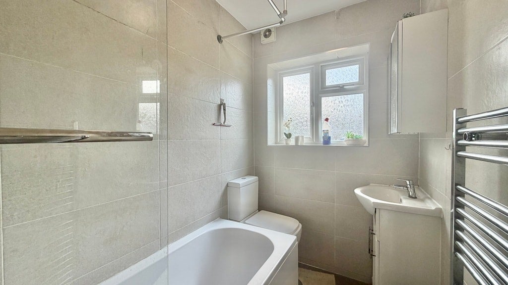 Flat Redcar Close in Greater London