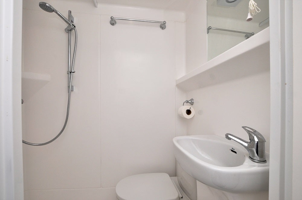 Room Denmark Road in Greater London