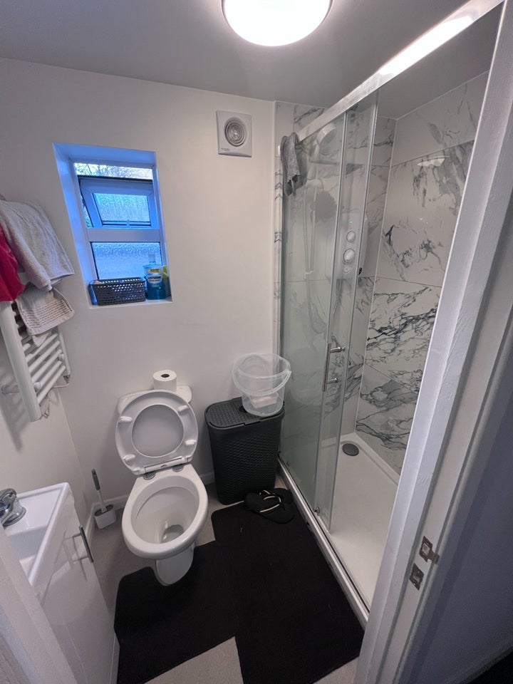 Room Denmark Road in Greater London