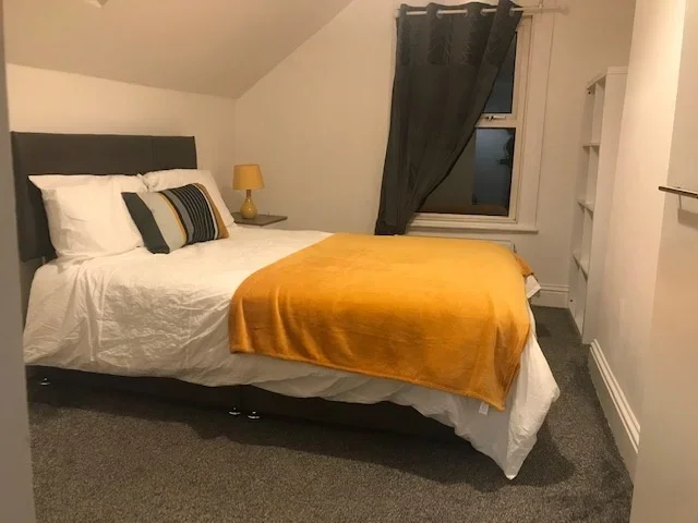 Room Denmark Road in Greater London