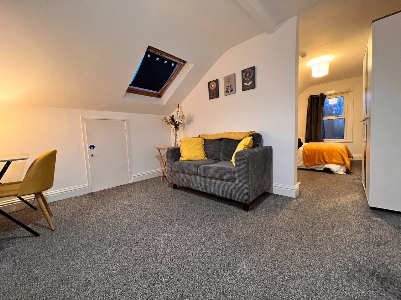 Room Denmark Road in Greater London