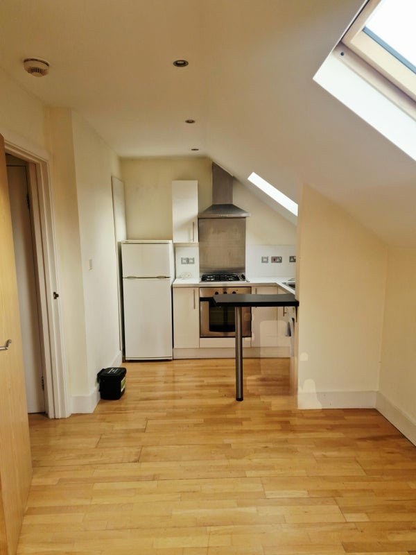 Flat Campden Road in Greater London